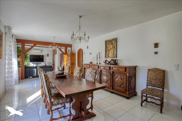 Maison à vendre |  Saint-Astier |  6 pièces | 215 m²