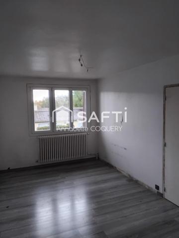 Bien immobilier composé de 2 maisons avec garages.