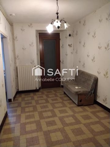 Bien immobilier composé de 2 maisons avec garages.