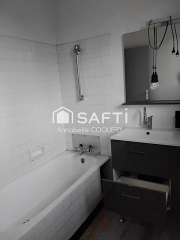 Bien immobilier composé de 2 maisons avec garages.