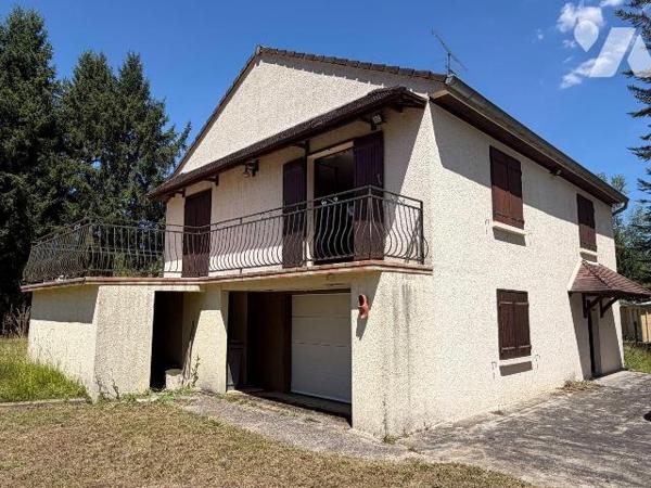Exclusivité :
Pavillon sur sous-sol surélevé comprenant  au sous-sol : une entrée desservant u...