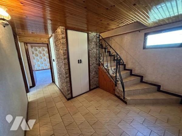 Exclusivité :
Pavillon sur sous-sol surélevé comprenant  au sous-sol : une entrée desservant u...