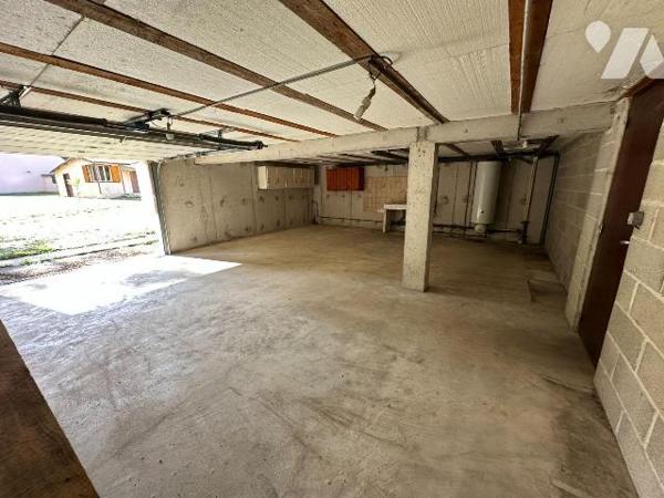 Exclusivité :
Pavillon sur sous-sol surélevé comprenant  au sous-sol : une entrée desservant u...