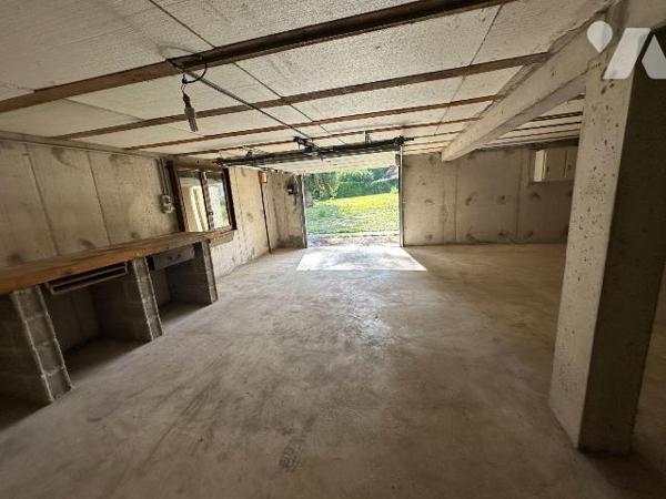 Exclusivité :
Pavillon sur sous-sol surélevé comprenant  au sous-sol : une entrée desservant u...