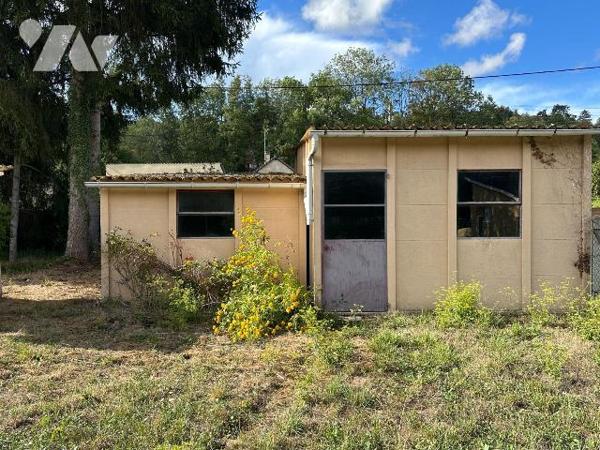 Exclusivité :
Pavillon sur sous-sol surélevé comprenant  au sous-sol : une entrée desservant u...