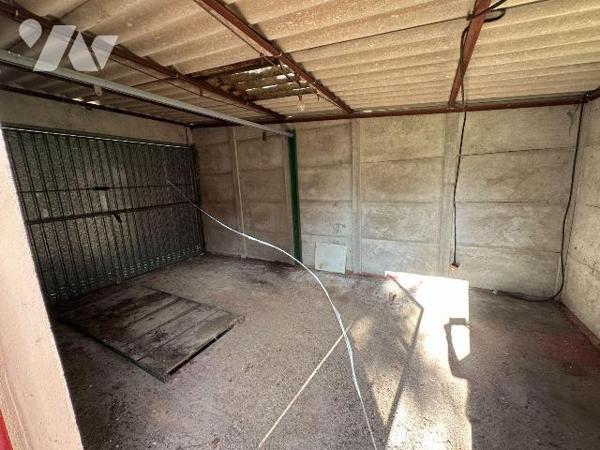 Exclusivité :
Pavillon sur sous-sol surélevé comprenant  au sous-sol : une entrée desservant u...