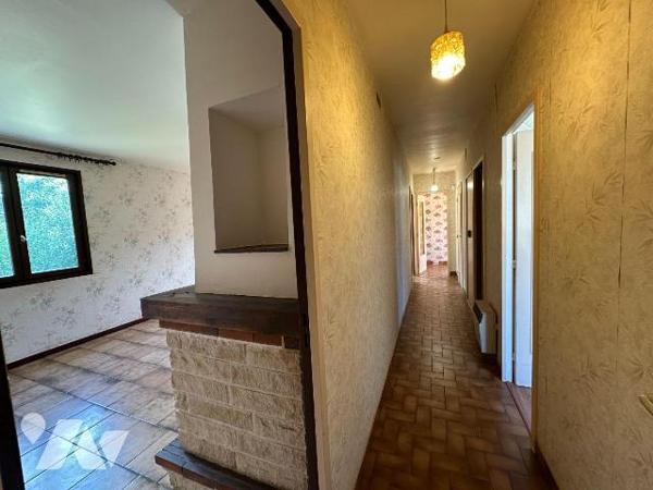 Exclusivité :
Pavillon sur sous-sol surélevé comprenant  au sous-sol : une entrée desservant u...