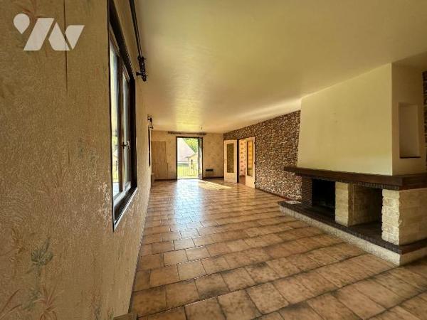 Exclusivité :
Pavillon sur sous-sol surélevé comprenant  au sous-sol : une entrée desservant u...
