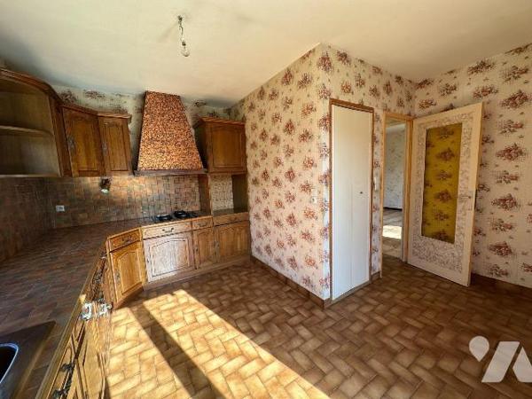 Exclusivité :
Pavillon sur sous-sol surélevé comprenant  au sous-sol : une entrée desservant u...