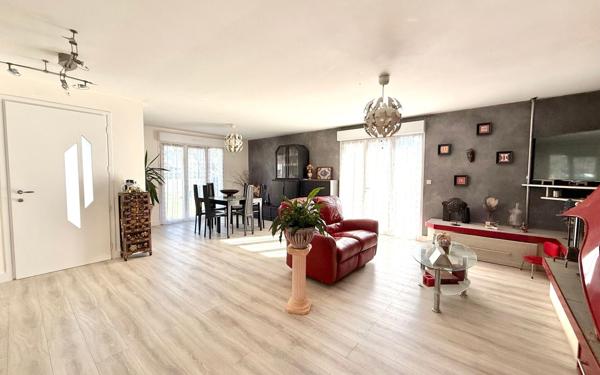 Maison à vendre    6 pièces •  Saint-Aubin-de-Médoc