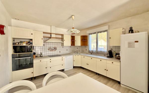 Maison à vendre    6 pièces •  Saint-Aubin-de-Médoc