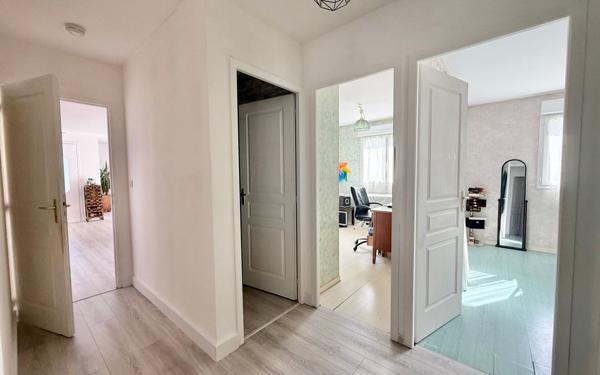 Maison à vendre    6 pièces •  Saint-Aubin-de-Médoc