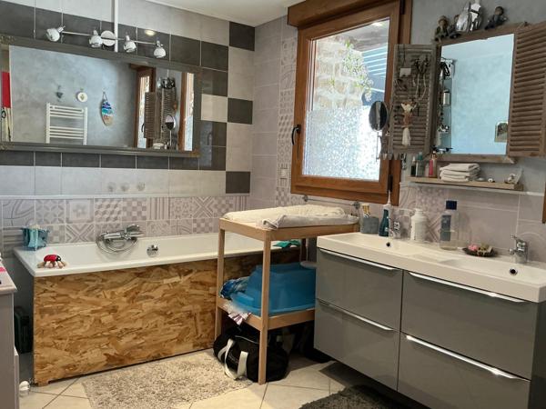 Maison, 205 M2, 4 pièces, 3 chambres, 446 m2 de terrain