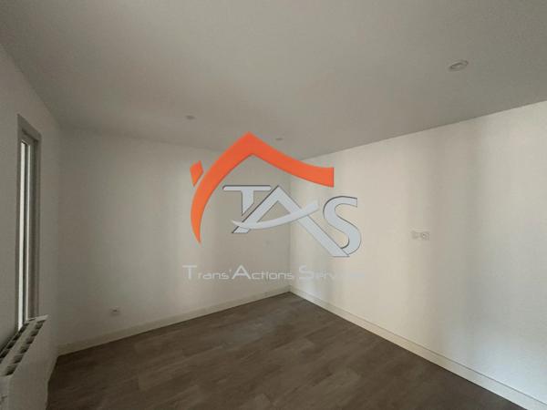 Vente                                                      Appartement
                        
                     2 pièces                      43 m2                     à La Valla-en-Gier