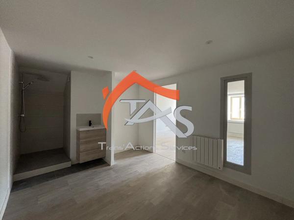 Vente                                                      Appartement
                        
                     2 pièces                      43 m2                     à La Valla-en-Gier