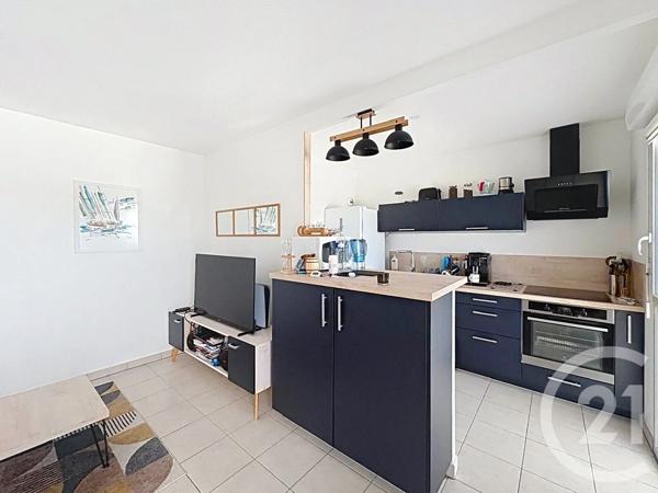 Appartement T3 à vendre  3 pièces - 68,93 m 2   LAVAL  - 53
