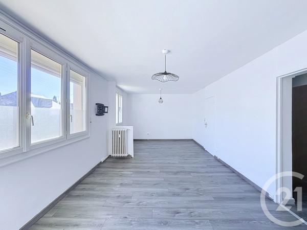 Appartement T3 à vendre  3 pièces - 68,93 m 2   LAVAL  - 53