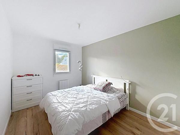 Appartement T3 à vendre  3 pièces - 68,93 m 2   LAVAL  - 53