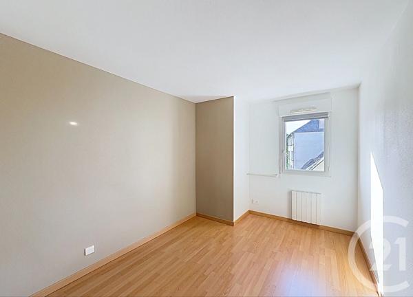 Appartement T3 à vendre  3 pièces - 68,93 m 2   LAVAL  - 53
