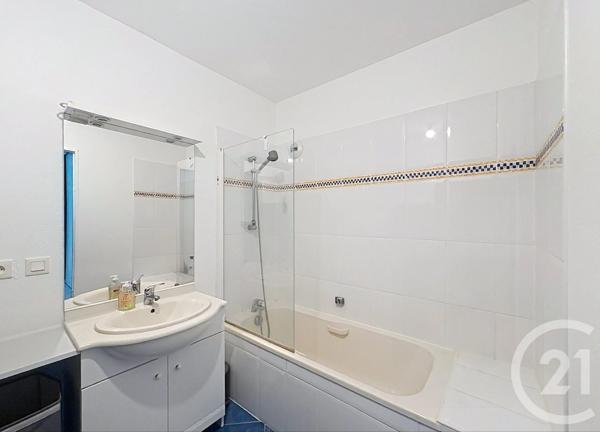 Appartement T3 à vendre  3 pièces - 68,93 m 2   LAVAL  - 53