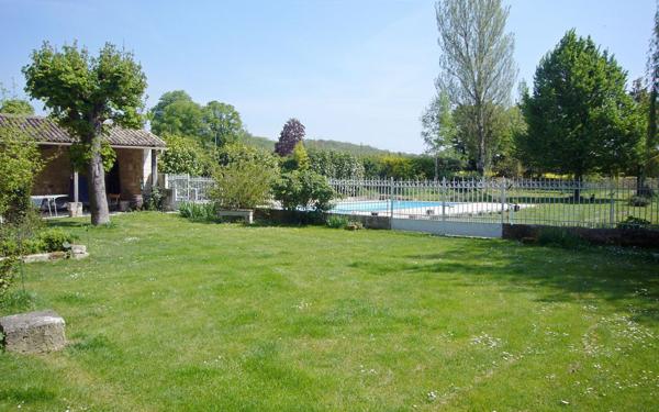 Maison à vendre    11 pièces •  Touvre