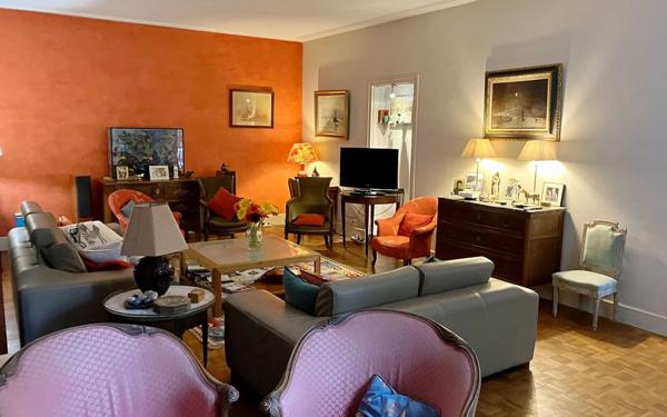 Maison à vendre    11 pièces •  Touvre