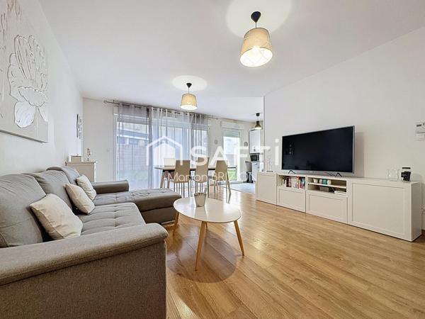 A VENDRE - APPARTEMENT DE TYPE 4 REZ DE JARDIN - PARKING + BOX - JARDIN - COUR