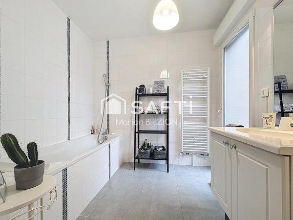 A VENDRE - APPARTEMENT DE TYPE 4 REZ DE JARDIN - PARKING + BOX - JARDIN - COUR