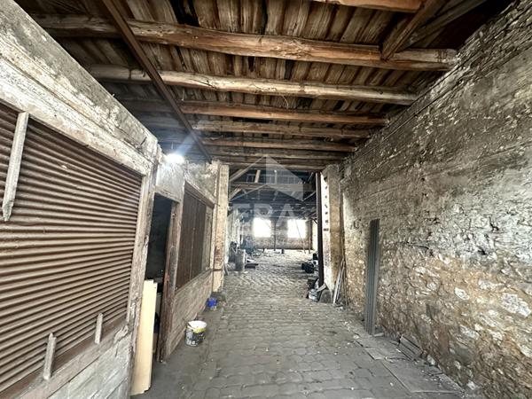 Grange Montereau Fault Yonne 617m2 