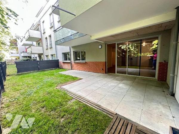 A VENDRE Appartement T3 en rez-de-jardin, à MESNIL-ESNARD (76240) idéalement situé dans un sect...