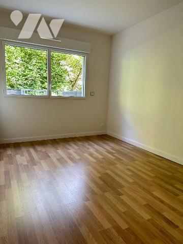 A VENDRE Appartement T3 en rez-de-jardin, à MESNIL-ESNARD (76240) idéalement situé dans un sect...