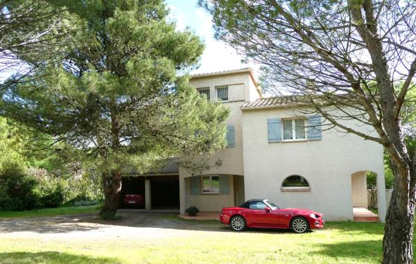 Villemoustaussou villa d'architecte de 167 m² piscine sur terrain de 2050 m²