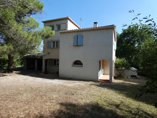 Villemoustaussou villa d'architecte de 167 m² piscine sur terrain de 2050 m²