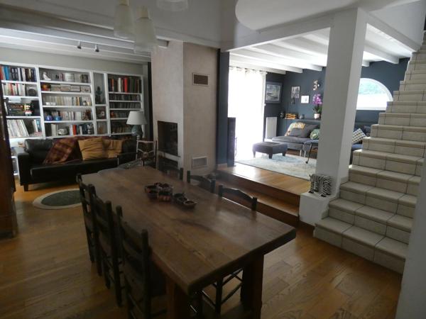 Villemoustaussou villa d'architecte de 167 m² piscine sur terrain de 2050 m²