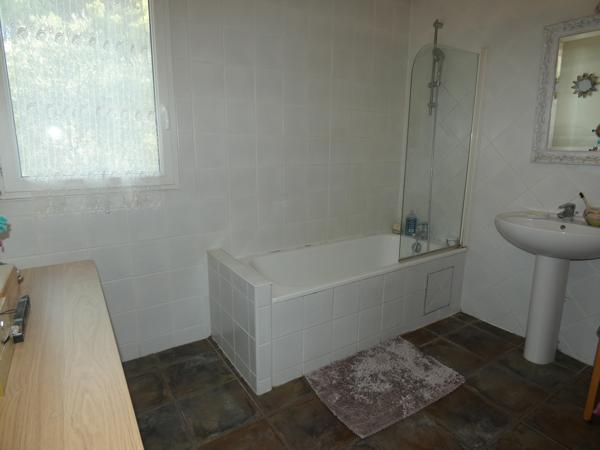 Villemoustaussou villa d'architecte de 167 m² piscine sur terrain de 2050 m²