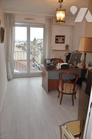 REIMS CENTRE VILLE - SECTEUR PONSARDIN/BOULEVARD PASTEUR - SITUE AU 4EME ETAGE