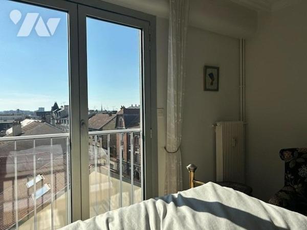 REIMS CENTRE VILLE - SECTEUR PONSARDIN/BOULEVARD PASTEUR - SITUE AU 4EME ETAGE