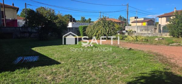 Terrain plat de 425m² viabilisé libre constructeur