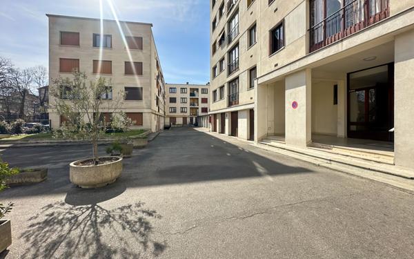 Appartement à vendre    3 pièces • 54 m2 Bondy