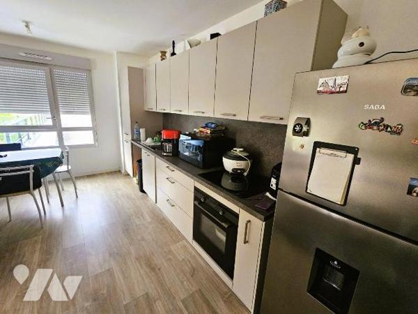 Exclusivité, dans un immeuble de 2021, en rez-de-chaussée, appartement à 600m du plein centre d...