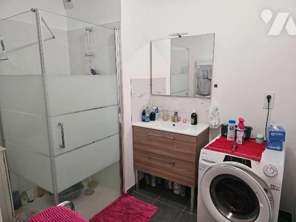 Exclusivité, dans un immeuble de 2021, en rez-de-chaussée, appartement à 600m du plein centre d...