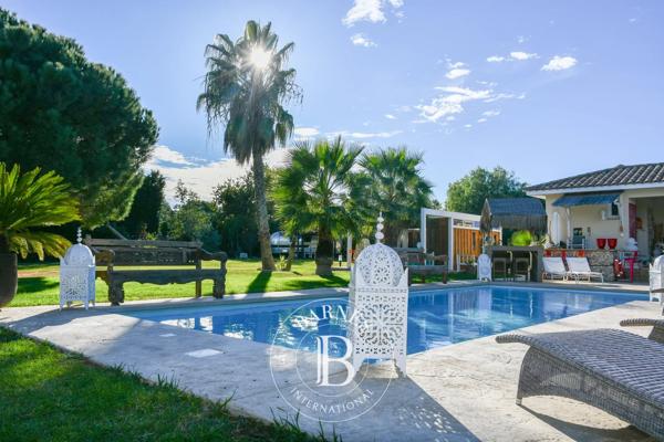 Perpignan, Maison 6 Chambres -  360 m² à vendre