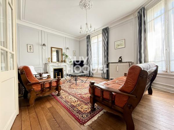 Rare en hyper-centre de Reims – Hôtel particulier de caractère de plus de 200 m² avec garage