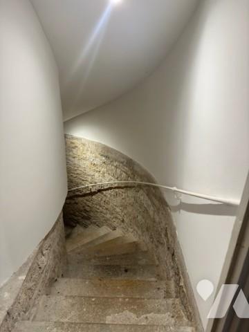 Ancien presbytère rénové récemment avec terrain arboré