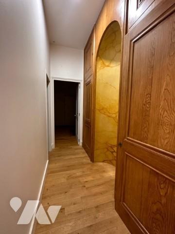 Ancien presbytère rénové récemment avec terrain arboré