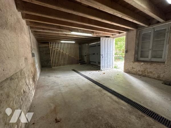 Ancien presbytère rénové récemment avec terrain arboré