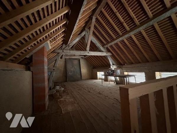 Ancien presbytère rénové récemment avec terrain arboré