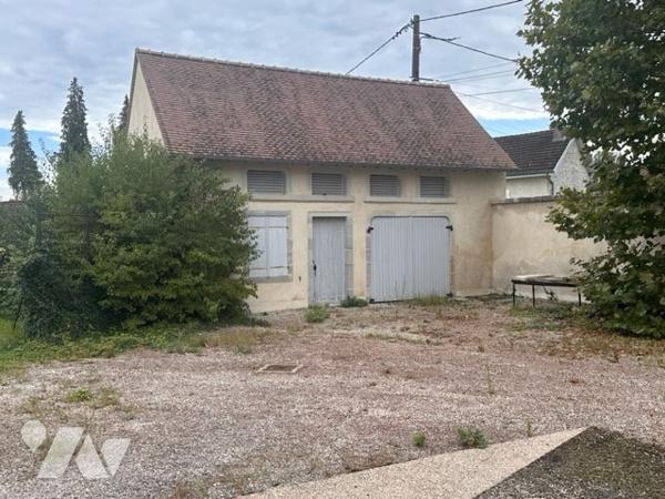 Ancien presbytère rénové récemment avec terrain arboré