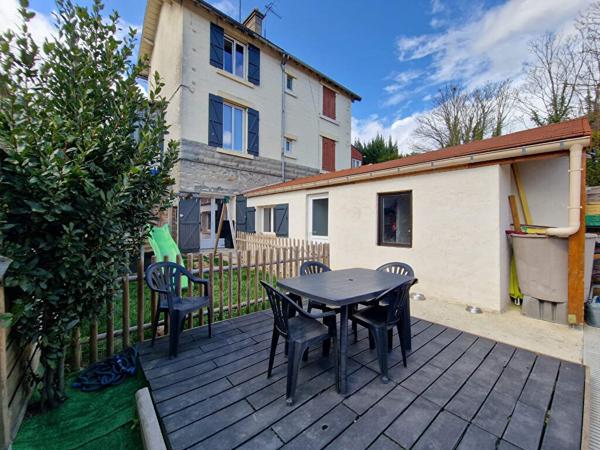 Jolie maison 3 chambres sur 200m² de terrain à MANTES LA VILLE