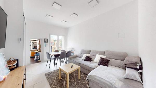 Jolie maison 3 chambres sur 200m² de terrain à MANTES LA VILLE